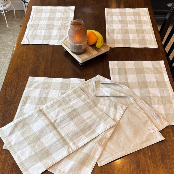 Classic Tan Checkered Placemats~8 - Picture 3 of 5